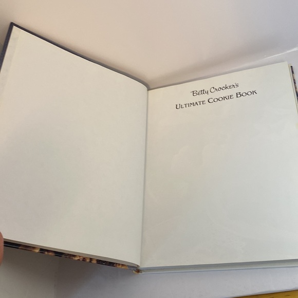 Betty Crocker’s Ultimate Cookie Book Hardcover First Edition 1992 - Picture 4 of 16